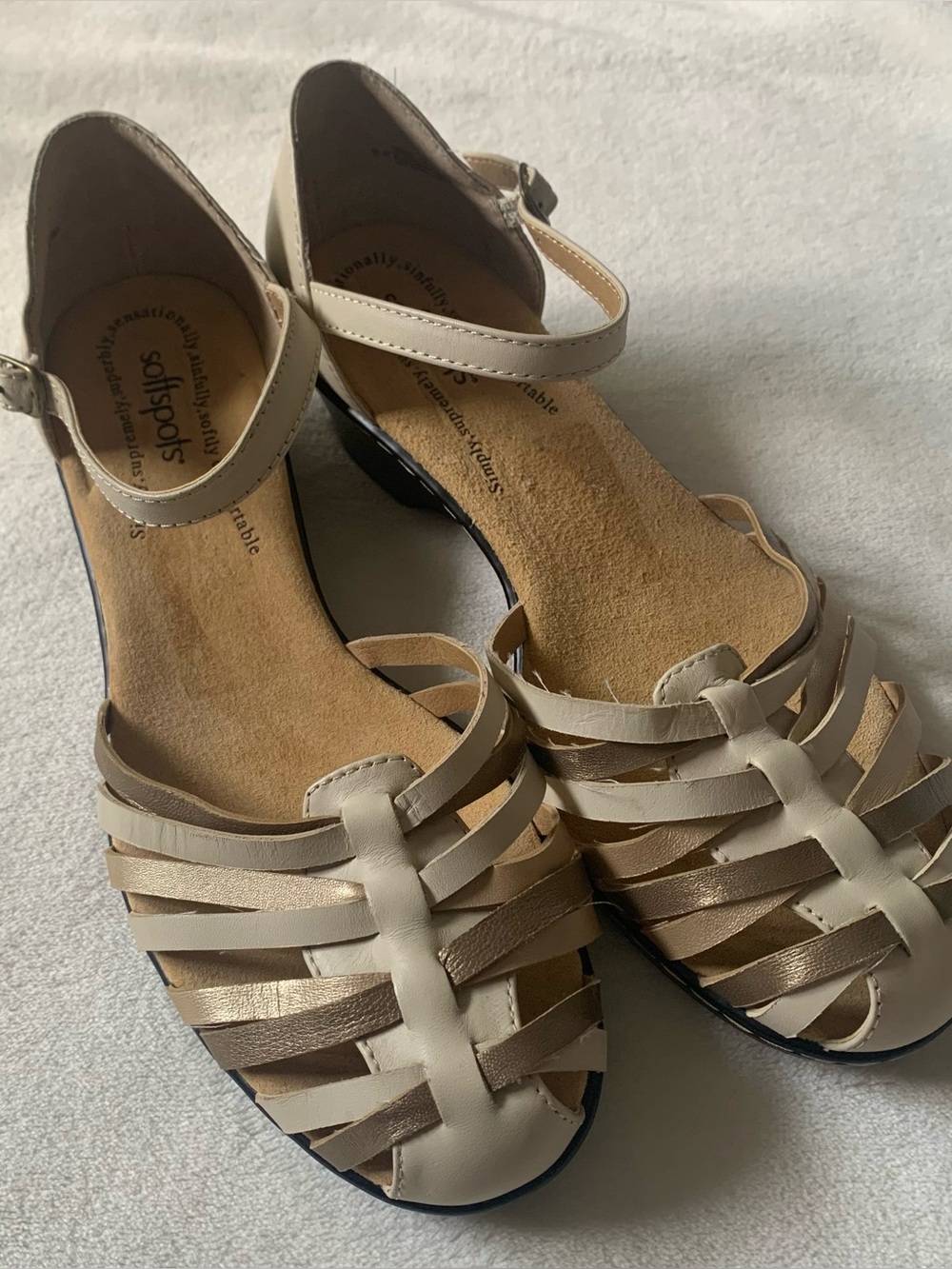 Softspots Women's Cream and Gold Strappy Ankle Strap Sandals Size 10